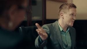 «Для вечной жизни»: пенсионерка устроила перформанс с гробом и яйцами