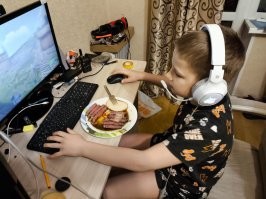 Во во время тренировки сынуля и добавил хоррора. А теперь любит поиграть на папином компе, у него чутка послабже видители.