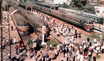 Один в один на рижский привокзальный перрон смахивает.
