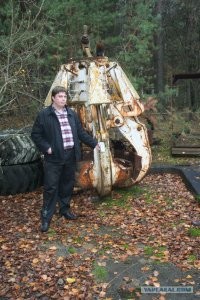 Знаменитое место, как оказалось. Местная достопримечательность. На одной из фоток парень вообще, кажется, геморой лечит методом прикладывания пятой точки к этому ковшу.
