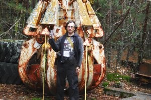 Знаменитое место, как оказалось. Местная достопримечательность. На одной из фоток парень вообще, кажется, геморой лечит методом прикладывания пятой точки к этому ковшу.