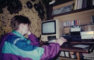 А это я, но тут уже по-богатому - 128-ой с дисководом.