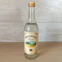 Когда я начал выпивать, водка стоила 10 р. у грузчика в вино-водочном:) В магазине чуть дешевле, но там были дикие толпы. А магазин был в ста метрах, в соседнем доме. Лучшая у нас считалась Пшеничная в высокой белой бутылке с винтовой крышкой. А  вообще водку пили редко, в молодости, в силу отсутствия средств, пили пиво и разные там три топора:)