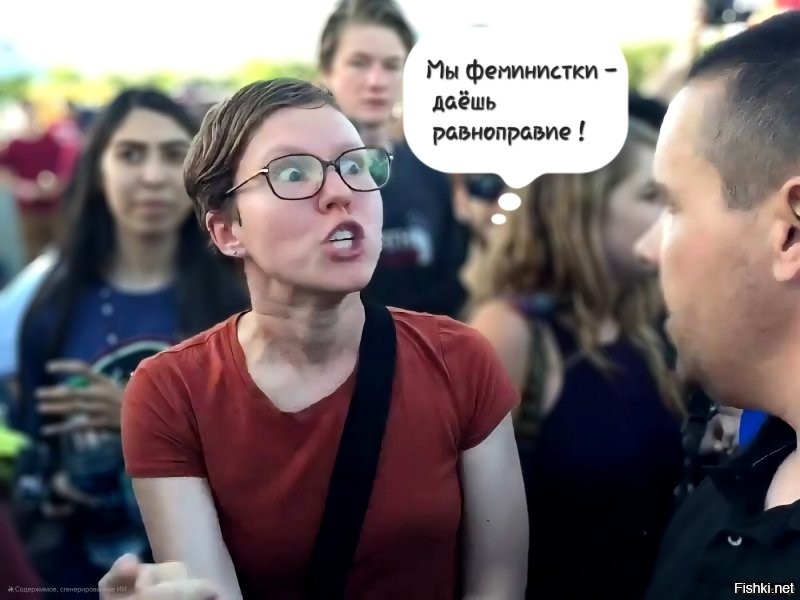 Инцидент в Берлине: полицейский ударил феминистку в нос