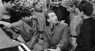 Другие же называют его идеологом «красного террора».

Ну..это либерасня так считает..
А то что Феликс Эдмундович с Беспризорностью справился..ни слова.
Лучше бы на площадь Лубянки вернули..