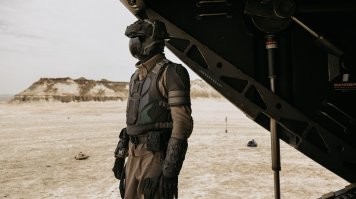 "Трудно быть Богом" сейчас Бондарчук снимает новый... Когда пендосы ударили по Ирану, съёмки прервали и группа улетела в Россию. Надеюсь, сейчас продолжили.