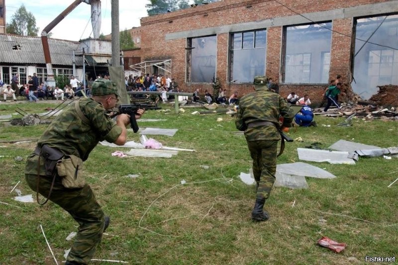 БЕСЛАН   21 ГОД   

Утром, 1 сентября 2004 года во время торжественной линейки посвящённой началу учебного года терористами была захвачена школа № 1, г. Беслан;

Более двух суток террористы удерживали в заминированном здании свыше 1100 заложников (а если быть точнее детей, родителей сотрудников школы и гостей) в тяжелейших условиях, отказывая людям даже в удовлетворении минимальных естественных потребностей;

На третий день около 13:05 в школьном спортзале произошли взрывы, и позже возник пожар, в результате чего произошло частичное обрушение здания. После первых взрывов заложники начали выбегать из школы, и силами Центром специального назначения Федеральной службы безопасности (ЦСН ФСБ) был предпринят штурм. В результате теракта погибли 334 человека, в том числе 186 детей в возрасте от года до 17 лет, 17 учителей и сотрудников школы. Ранения получили не менее 810 человек.

Не забудем, не простим…