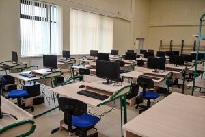 Потерял часть предложения  -Да, выглядит немногим проще, но очень немногим. Все современно, удобно, рекреации для детей, в классах труда для девочек современная мебель, классы светлые, по последнему слову педагогической науки.