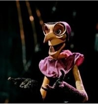 В Великобритании пожилые расисты напали на медсестру в парке