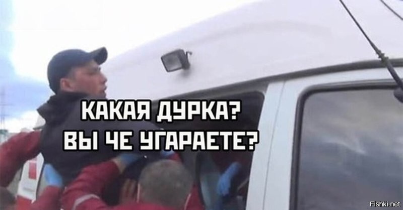 В пункте выдачи: девушка устроила тест-драйв шампуня с душем и мини-бассейном