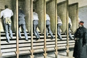 Вот такая забава была в тюрьмах 19 века! Причем эта мельница вовсе не обязательно должна была что то вращать! 
Просто вместо того чтобы "сидеть" пусть крутят и искупают вину. Ибо нефиг!