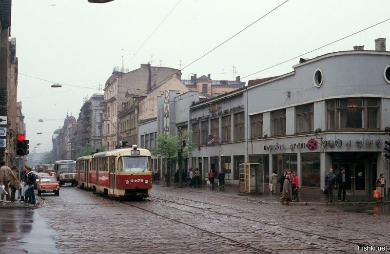 Съёмка со стороны Детского мира. Мама там мне всегда покупала игрушки и школьные принадлежности. Детство, детство...