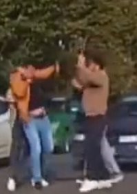В Екатеринбурге мигранты избили мужчину за отказ уступить дорогу