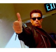 В Китае робот напугал мужчину на мопеде неожиданным «подходом»