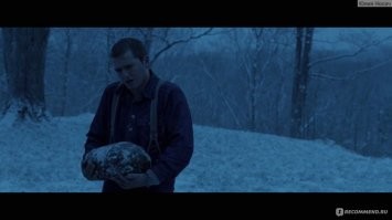 Если дать человеку большую ЗП, и заставить его носить каждый день камни из одной кучи в другую, причём сегодня в ту сторону, а завтра в обратную, и не важно, с какой скоростью,  работа не тяжёлая, но бессмысленная - главное, чтоб к концу рабочего дня, человек перенёс кучу камней на 20 метров.  В общем, с такой работы - у человека начнёт протекать  фляга, и разовьётся сильная депрессия, от осознания бессмысленности своего существования и отчуждённости от результата труда. И если человек больше ничего не умеет, не может сменить работу - он с большой вероятностью, умрёт молодым и физически здоровым.
Так что не надо шибко радоваться работе, где ничего делать не надо.  Жизнь одна, время ускользает сквозь пальцы, однажды вы проснётесь и поймёте что уже не молоды, и многие возможности в жизни упущены, и зря вы никем не стали, пока были полны сил. Это прям тяжёлая психологическая ноша, которая гложет многих.  Надо что-то делать, создавать, надо кем-то быть и к чему-то идти, а не сидеть и думать, что хорошо устроились - это иллюзия.
Infernum devours in otio