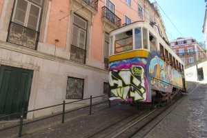 А я на днях только видео пересматривала, как мы,  пару лет тому назад ,в таком вагончике катались.