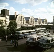 Рига, центральный рынок. В наши советские времена там был прекрасный выбор мяса, рыбы и кисломолочки. Сейчас не знаю, поскольку из-за плохих дорог не очень люблю Ригу.