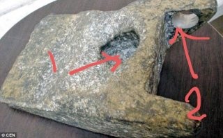 Почему первое отверстие окислено до нельзя а второе как будто его только сняли с кремпления?