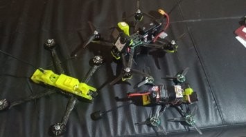 зависть - плохое чувство. лечи голову. вот тебе один из принтеров. всего их у меня три. и вот некоторые из моих дронов.
и вот те ссылка на демонстрацию фпв-трекера, который собственно  является полностью моей разработкой: