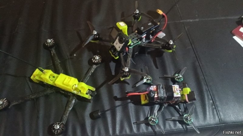 зависть - плохое чувство. лечи голову. вот тебе один из принтеров. всего их у меня три. и вот некоторые из моих дронов.
и вот те ссылка на демонстрацию фпв-трекера, который собственно  является полностью моей разработкой: