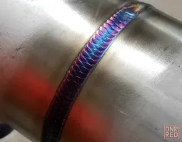 По твоему нержавейка не сваривается? Может сварщик аргоном приварил...