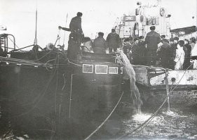 С-178. Во время поднятия и пробоина в районе 6-го отсека.