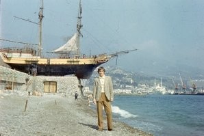 1. Ялта, набережная 80-ые.
2. Ялта, "Эспаньола" возле гостиницы "Ореанда" 70-ые (ещё GANZы в порту стоят...).