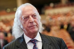 Мужчина справа похож на Илью Резника.