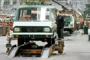 РАФ - Rīgas Autobusu Fabrika.