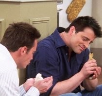 В одном из ЖК девушка завела курятник прямо у себя на балконе