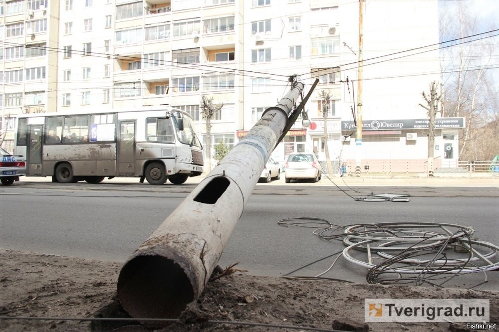 Далеко не всегда, кроме того, стальные мачты очень быстро гниют и валятся сами