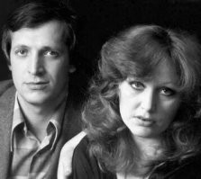 А слева на Болдина.