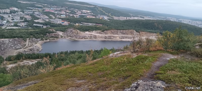 был в мурманске, ну что сказать, природа от урала отличается кардинально, а в остальном серенько, унеленько как то, кроме сопки то особо и впечатлений от города нет
да я бы сказал на фото и весь город)))