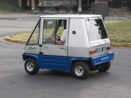 я считаю что таким водителям нужно запрещать использовать обычные мощные автомобили, пусть катаются на мотоколясках.