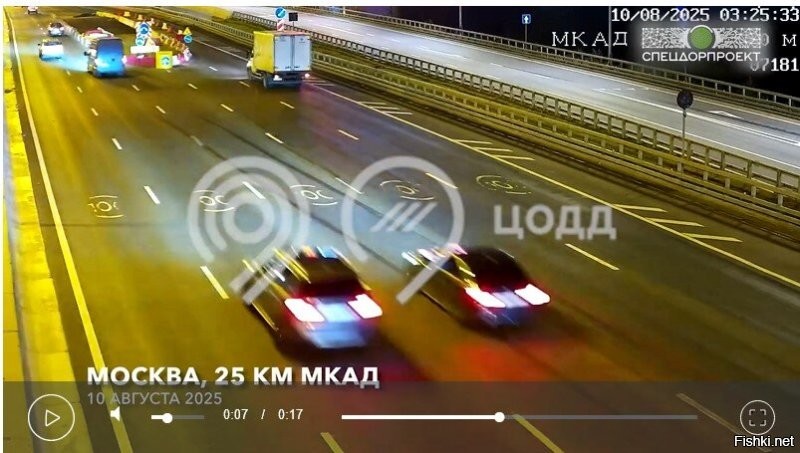 Очень, жаль что Вы не смогли увидеть что до момента удара он не тормозил от слова вообще , а "большой транспорт" ушел на левую полосу уже затормозя еще метров за 20. Покажите где на скрине ему "что-то большое" загораживает , акромя телефона в руке?