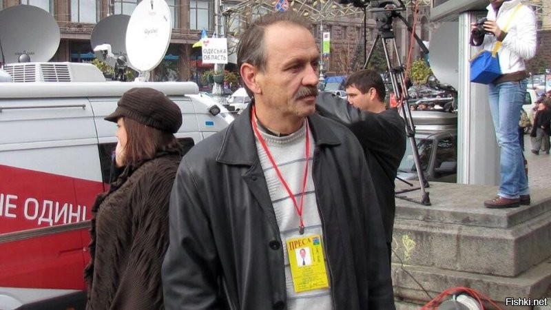 В Сумах найден мертвым журналист Александр Тахтай, известный расследованиями коррупции на украине и критикой киевского режима.

После публикаций он начал получать угрозы. В августе в окно дачи Тахтая стреляли из неизвестного оружия, бросали дымовые гранаты. 

95 квартал уже, не стесняясь, валит народ за правду.