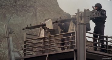 Им помогать надо, с балкона...