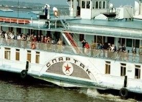 А колёса приводят в движение 300 спартанцев.