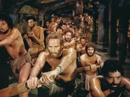 Американец собрал  лодку, которая гребёт сама