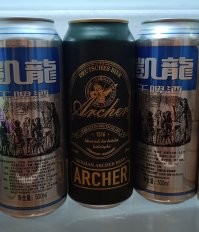 Прямо сейчас сижу в Даляне (Порт Артур бывший). Пью китайское пиво, закусываю всякими морскими гадами на палочках и со всей ответственностью заявляю, что в Китае ты 300% не останешься голодным. Тут просто культ еды. Еда везде. Есть целые переулки с уличными кафе, есть огромные крытые фудкорты, есть рестораны на любой вкус и кошелек. Чтобы  выбрать из меню надо просто показать на картинку с блюдом (если она там есть) либо гугл переводчик в помощь