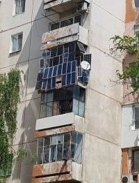 Вырабатывает эл. энергию чтобы днём жить с включеным светом.