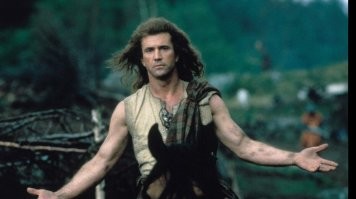 Британский суд выселил из шотландского леса мигрантов, объявивших о создании собственного королевства