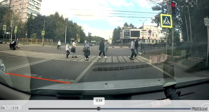 При повороте налево ты будешь однозначно неправ, если выедешь на встречку до пересечения разделительной полосы. А рег именно выдавливал БМВ на встречку, хотя у него было достаточно места. Если ты едешь прямо, то и едь прямо, а не подрезай левую полосу. Если водителю БМВ нужно остановиться сразу за перекрестком, то, чтобы не нарушить правила, он должен для поворота проехать по перекрестку в своей полосе прямо до крайней правой полосы пересекаемой дороги, и не должен никому уступать.