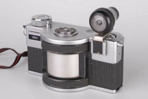 Народ вот так извращается )))))
Просто дверной глазок с полем зрения 120 градусов.
Понятно что в высоту не откадрировать, но по ширине - вполне рабочий вариант.