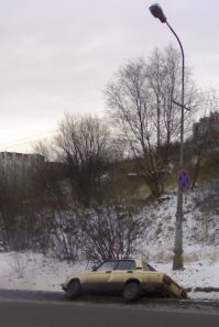 Шутники напоминают водителям о парковке в неположенных местах