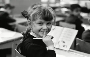 Судя по партам - самое раннее, это начало 70-х.
А никак не 50-е.
Но по любому плюс за пост.