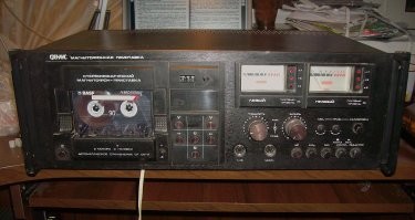 Сильно.
А диапазон 17000 Гц вряд ли с обычной кассеты можно было получить