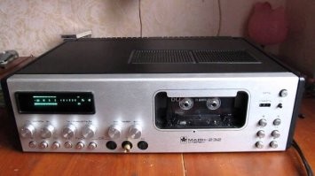 Сильно.
А диапазон 17000 Гц вряд ли с обычной кассеты можно было получить