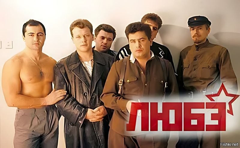 Он угрожал физическим насилием.
Это, на мой взгляд, равносильно применению насилия.

Я с трудом представляю этого деятеля, разгоняющего репетицию какого нибудь ансамбля типа Любэ.
Думаете он так же ворвался бы с матом к этим ребятам?
Во всей этой истории мне противен этот самец своим поведением.
Уверен, с этим ансамблем он вел бы себя много приличнее.
Не согласны?