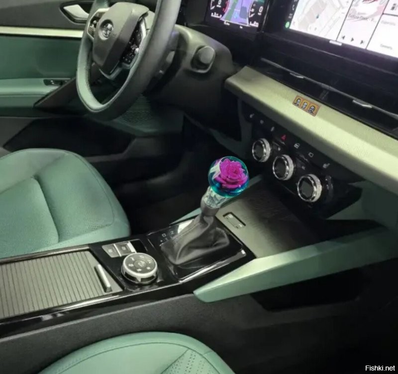 АвтоВАЗ показал кроссовер Lada Azimut с зелёным салоном